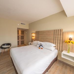 One-Bedroom King Suite